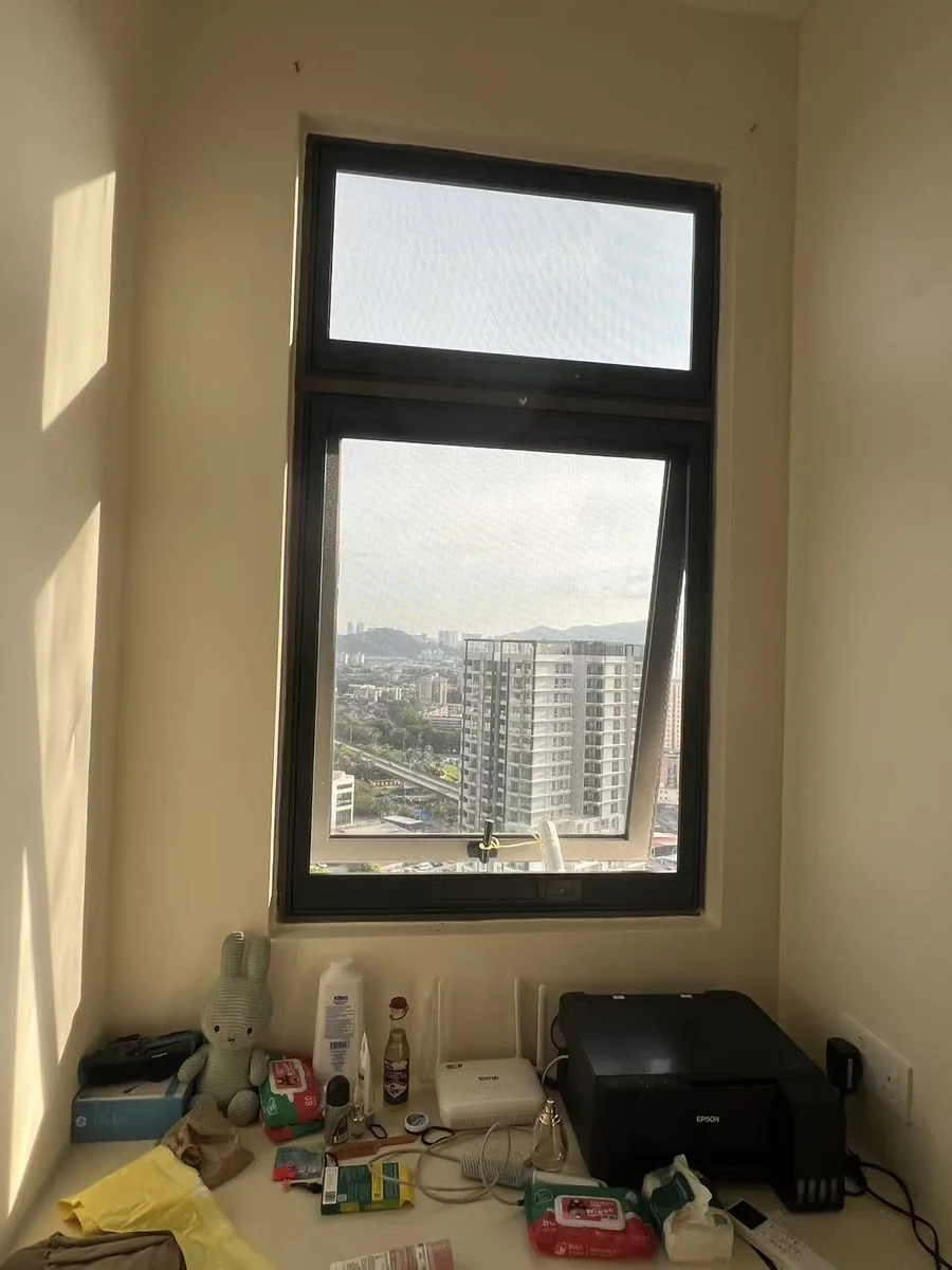 Pocket Lock Screen installed on high-rise window