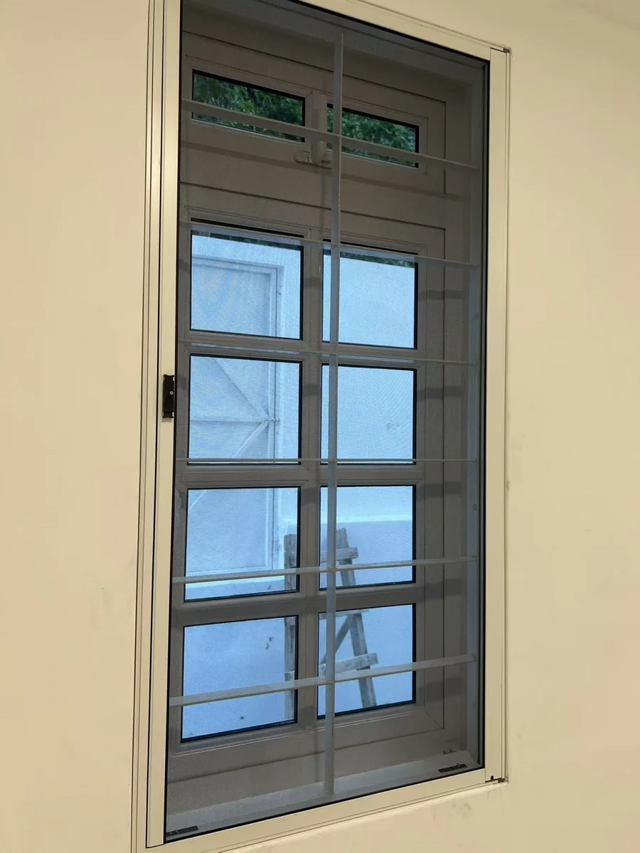 Roller screen window detail project